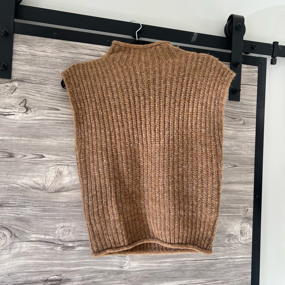 Maxwell crewneck sweater vest